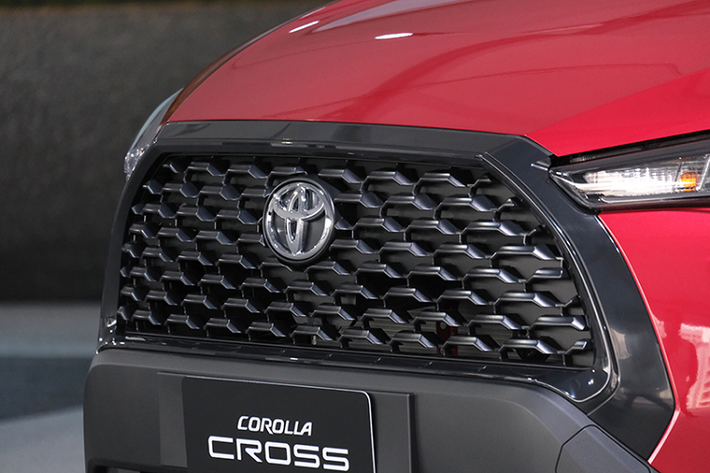 Giá xe Toyota Corolla Cross 1.8 Sport tại Thái Lan là 989,000 baht (731 triệu đồng). Nhưng tại thời điểm ra mắt, xe được khuyến mãi còn 959.000 baht (710 triệu đồng)