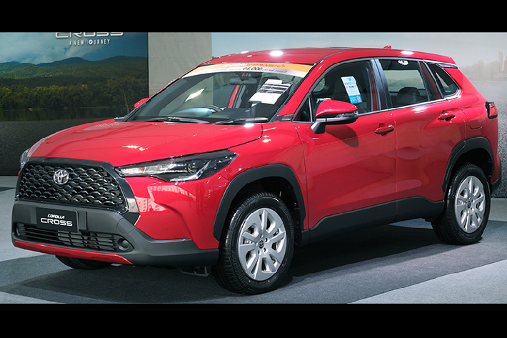 Toyota Corolla Cross 2021 mới là mẫu xe được phát triển dựa trên nền tảng của mẫu sedan hạng C Corolla Altis. Tuy nhiên, đây là một phiên bản Corolla đa dụng dành cho những khách hàng có nhu cầu di chuyển linh hoạt hơn trong đô thị.