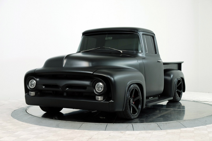 Công ty đấu giá Barrett-Jackson vừa đăng tải những thông tin về một sản phẩm độc đáo sắp xuất hiện trong phiên đấu giá cuối tháng này, đó là một chiếc bán tải Ford F-100 1965 được trang bị gói độ đầy ấn tượng.