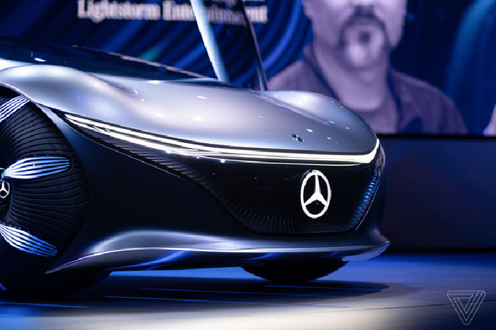 Ý tưởng của Mercedes-Benz là chiếc xe Vision AVTR sẽ được cung cấp năng lượng từ những tế bào pin graphen, có thể phân hủy và tái chế. Và ngày ra mắt của chiếc xe này, có thể là một thời điểm nào đó trong tương lai, không ai biết chắc.