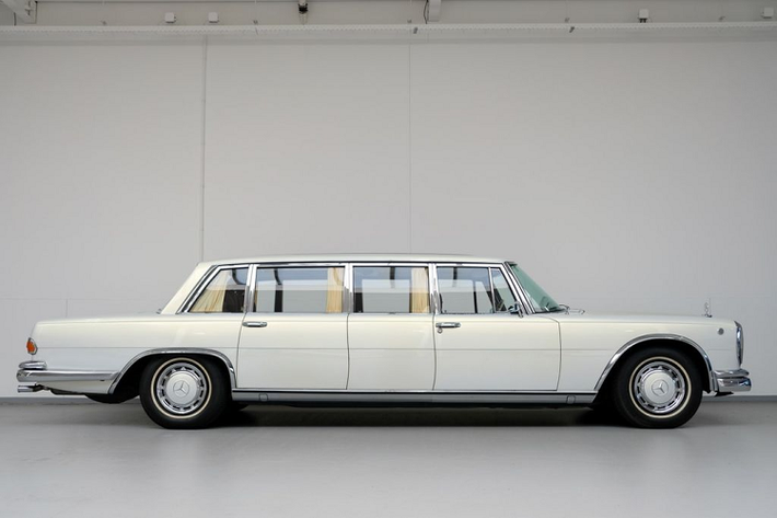 Sau 7 năm và có giá trị khoảng 3 triệu Euro (76,6 tỷ đồng), những chiếc Mercedes-Benz 600 Pullman Maybach này cuối cùng đã sẵn sàng “chinh chiến” và đễ giữ nguyên chất cổ điển, các bộ phận nguyên bản của chiếc W100 đã được bảo quản và phục chế cẩn thận, bao gồm hộp số và động cơ.