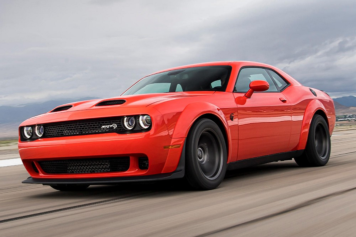 Khác với phiên bản Demon, mẫu Dodge Challenger SRT Super Stock sẽ được sản xuất với số lượng lớn nhằm cung cấp cho tất cả các khách hàng có nhu cầu. Hãng xe Mỹ sẽ chính thức nhận đơn đặt hàng và công bố giá xe Challenger SRT Super Stock trong mùa hè này, việc bàn giao xe dự kiến sẽ diễn ra vào cuối năm nay.