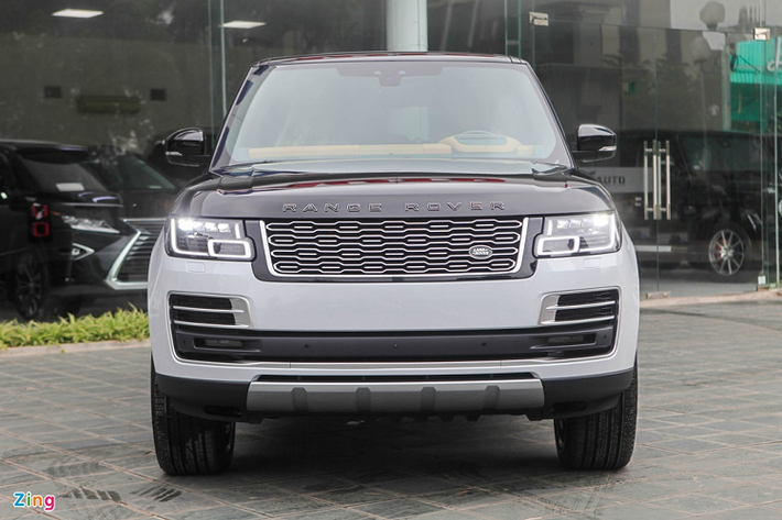 Range Rover (L405) là thế hệ thứ tư của dòng SUV hạng sang cỡ lớn đến từ thương hiệu Anh quốc Land Rover. Xe được giới thiệu lần đầu tại Triển lãm Ôtô Paris 2012. Phiên bản trục cơ sở kéo dài (LWB) của xe bắt đầu bán ra vào năm 2014 là phiên bản cao cấp nhất trong dòng sản phẩm của Range Rover.