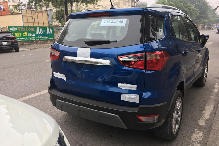 Đây có thể là điều sẽ khiến không ít fan của dòng crossover đô thị này tỏ ra luyến tiếc bởi những hình ảnh về bộ lốp dự phòng gắn đuôi xe đã quá đỗi quen thuộc và mang tính thực dụng cao.