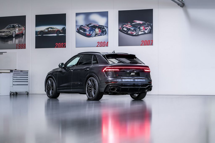 Thông số này khiến Q8 giờ đây mạnh mẽ hơn 49 HP và 30 Nm so với người anh em nước Ý - Lamborghini Urus với khả năng tăng tốc từ 0 lên 100 km/h chỉ trong 3,6 giây và tốc độ tối đa ở ngưỡng 305 km/h.