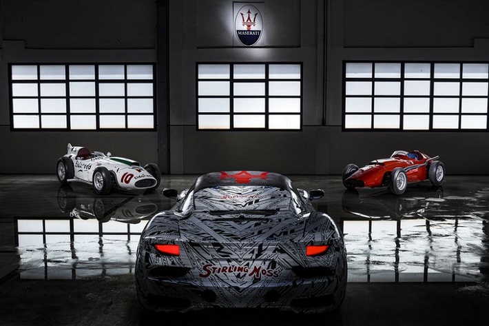 Mới đây, một vài hình ảnh rò rỉ của siêu phẩm Maserati MC20 đã bất ngờ bị phán tán và thu hút sự quan tâm đông đảo của giới mộ điệu xe trên thế giới. Mặc dù nhà sản xuất nước Ý đã cố gắng che đậy ngoại thất của xe bằng lớp áo nguỵ trang kín mít, tuy nhiên, người xem vẫn có thể mường tượng ra được thiết kế sơ bộ của xe với rất nhiều thay đổi.