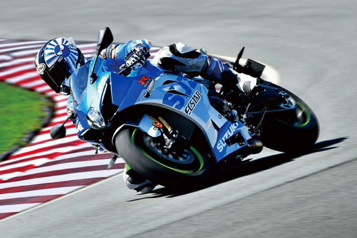 Đặc biệt, mẫu Suzuki GSX-R1000 đặc biệt này cũng mang ý nghĩa tôn vinh những mẫu xe đua trong giải Suzuki Grand Prix những năm 1960 cũng như chiếc Ecstar GSX-RR MotoGP hiện tại.