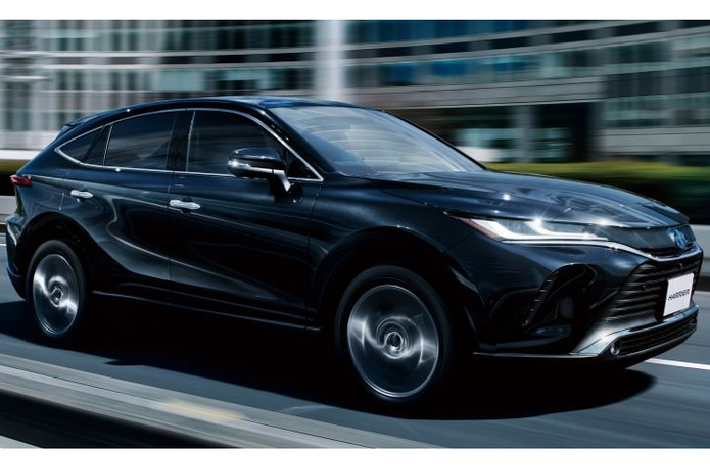 Sau khi ra mắt toàn cầu vào tháng 4/2020, Toyota Harrier 2021 mới (Toyota Venza 2021) thế hệ thứ 4 hiện đã được bán tại Nhật Bản với các phiên bản hút khí tự nhiên 2 lít và hybrid 2,5 lít. Xe có sẵn hệ dẫn động cầu trước và 4 bánh.