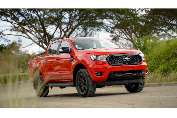 Hiện chưa rõ Ford Việt Nam có kế hoạch phân phối Ford Ranger phiên bản “FX4” mới trong thời gian sắp tới hay không, nhưng Ranger FX4 chắc chắn sẽ là lựa chọn hấp dẫn dành cho khách hàng Việt khi cần một chiếc bán tải mẫu mã đẹp mắt, trang bị “đồ chơi” tiện nghi giải trí đủ dùng, không cần hai cầu vì thường đi on-road, bên cạnh giá bán dễ tiếp cận hơn phiên bản Wildtrak hay Raptor.