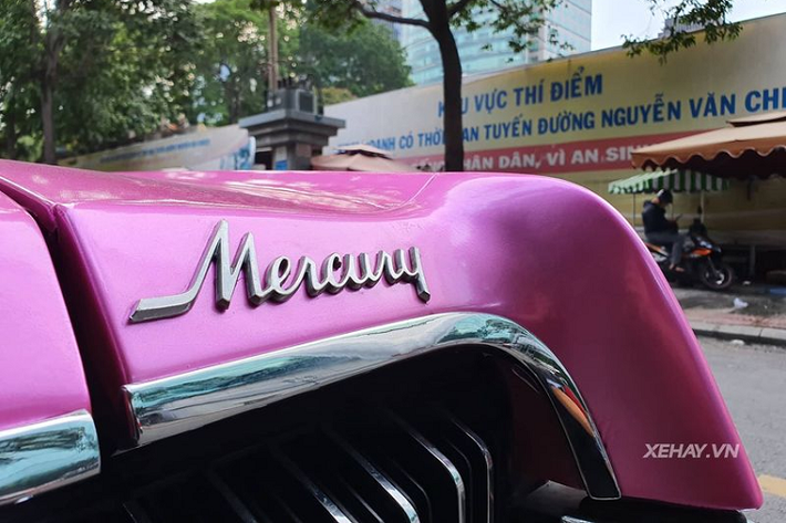 Hiện vẫn chưa rõ giá xe Mercury Cougar màu hồng của Binz, cũng như việc nó sử dụng phiên bản động cơ nào.