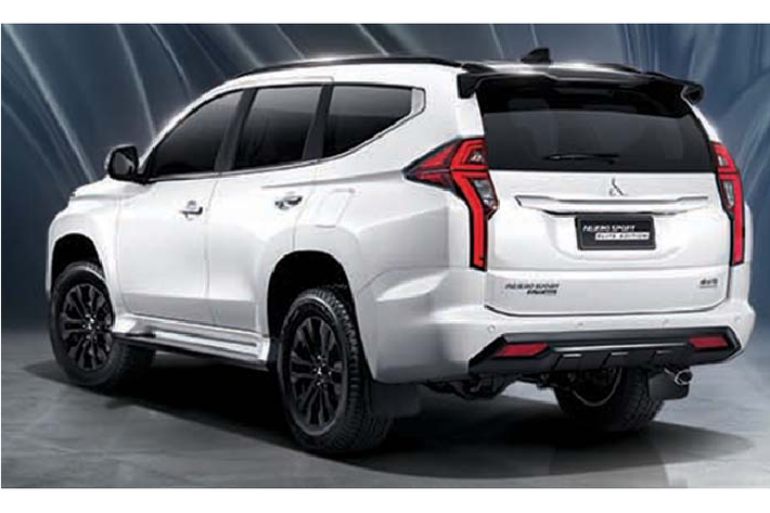 Không có thay đổi gì về động cơ ở phiên bản nâng cấp này, Pajero Sport 2020 mới vẫn sử dụng động cơ Dầu 4cyl 2.4L VG Turbo (mã 4N15) cho công suất tối đa 178 mã lực tại 3.500 vòng/phút và mô-men xoắn cực đại 430Nm có được tại 2.500 vòng/phút. Sức mạnh được truyền xuống cầu sau (2WD) hoặc bốn bánh (4WD - Super Select 4WD-II + có khoá vi sai) thông qua hộp số tự động 8 cấp (8AT).
