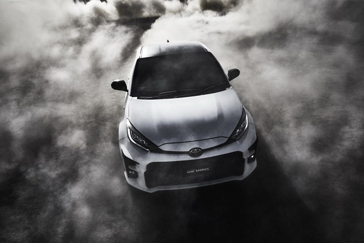 Bên trong khoang nội thất, GR Yaris 2020 cũng mang tới cảm giác thể thao với chất liệu da và Alcantara đen nổi bật cùng các đường chỉ đỏ, cụm ghế trước kiểu xe đua khắc chữ GR trên tựa đầu, cụm vô lăng GR và hệ đồ họa GR trên cụm đồng hồ hiển thị. Tại thị trường Nhật Bản, giá xe Toyota Yaris 2020 bán ra từ 12.750 USD cho phiên bản 1.0L tiêu chuẩn, phiên bản Yaris Hybrid có giá bán cao nhất 22.790 USD.