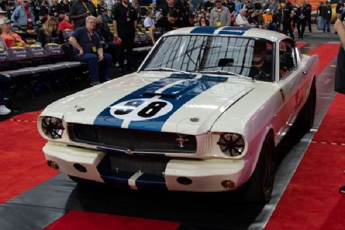 Đến nay, kỷ lục này đã bị lật đổ khi chiếc xe Ford Shelby GT350R nguyên mẫu từng được cầm lái và phát triển bởi tay đua Ken Miles mới đây đã được bán bởi Mecum với giá 3,85 triệu USD. Chiếc Mustang Shelby GT350R nguyên mẫu này từng được tay đua huyền thoại Ken Miles cầm lái và phát triển được bán thông qua một phiên đấu giá do Mecum Auction tổ chức.