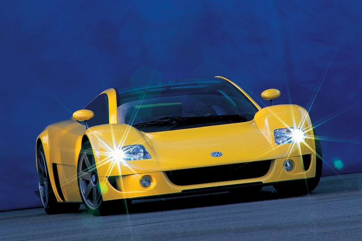 Siêu xe Bugatti Veyron được xem là mẫu hypercar thành công nhất thập kỷ 2000 và đặt ra hàng loạt chuẩn mực mới cho ngành công nghiệp ôtô thế giới. Nhưng không phải ai cũng biết mẫu supercar nước Pháp được đặt nền móng bởi Volkswagen Group, hay cụ thể hơn là mẫu xe ý tưởng Volkswagen W12.