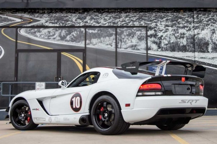 Vào năm 2010, khi Dodge chuẩn bị kết thúc Viper thế hệ ZB II, hãng đã quyết định ra mắt phiên bản nâng cấp của Viper ACR và chỉ sản xuất chiếc xe này với mục đích sử dụng trong giải đua Dodge Viper Cup Series. Chiếc xe nhận được một số nâng cấp nhất định, cùng với đó là một số chi tiết được gỡ bớt nhằm giảm trọng lượng chỉ còn 1.497 kg.