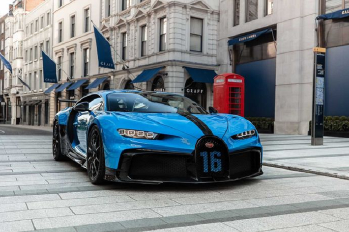 Chia sẻ về việc được chọn để làm nơi trưng bày siêu phẩm Bugatti Chiron Pur Sport, CEO Ken Choo của H.R. Owen nói: "Được đại diện cho một thương hiệu lừng lẫy như Bugatti luôn là một đặc quyền đối với chúng tôi, và chúng tôi rất vinh dự khi có thể mang đến cho khách hàng của mình cơ hội duy nhất để ngắm tận mắt Chiron Pur Sport ở Anh.