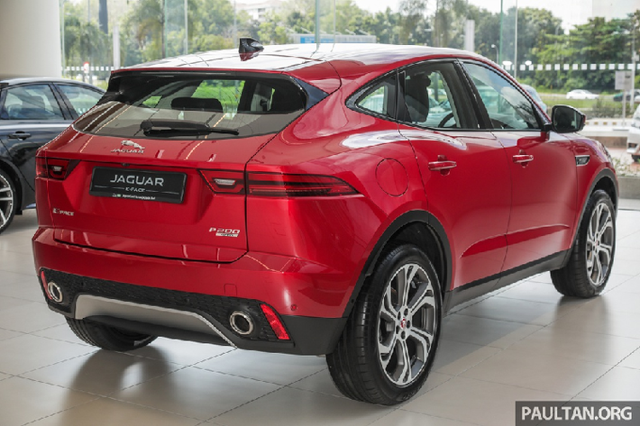 Tại Malaysia, giá xe Jaguar E-Pace bán ra từ 403.216 RM (tương đương 96.636 USD) và chỉ có 2 tùy chọn màu ngoại thất là trắng và đỏ. Xe được nhập khẩu nguyên chiếc từ Áo và có giá Đây là đối thủ cạnh tranh với Audi Q3 hay BMW X1.