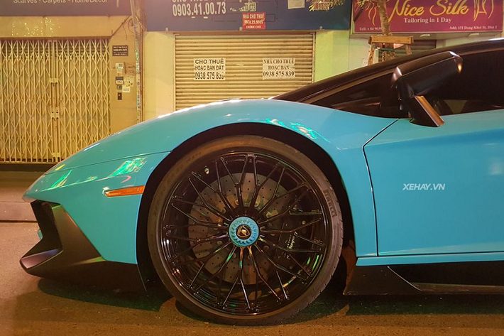 Siêu phẩm Lamborghini Aventador LP750-4 SV Coupe được giới thiệu tới công chúng trên toàn thế giới lần đầu tiên vào tháng 3/2015 tại Geneva Motor Show, Thuỵ Sỹ. Vào thời điểm đó, Lamborghini tuyên bố siêu xe Aventador LP750-4 SV Coupe sẽ chỉ được sản xuất giới hạn với số lượng 600 chiếc trên toàn cầu.