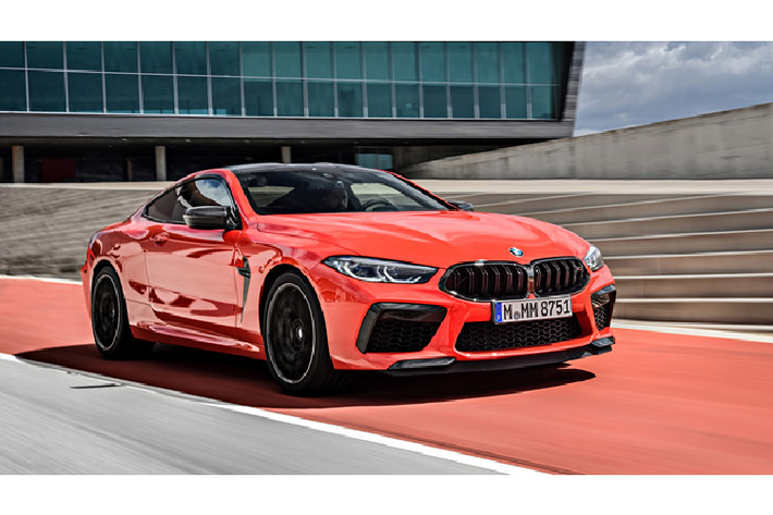 Giá bán và thông số kỹ thuật của mẫu xe BMW M8 tại Việt Nam vừa được hé lộ. Cụ thể, mẫu xe thể thao có giá bán 12,939 tỷ đồng, cạnh tranh với mẫu Mercedes-AMG GT-R giá 11,6 tỷ đồng vừa ra mắt khách hàng trong nước. Trong dải sản phẩm của BMW Việt Nam, M8 Competition là mẫu xe có giá bán cao nhất ở thời điểm hiện tại.