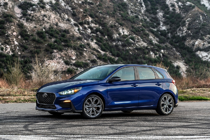 Doanh số bán thấp được cho là nguyên nhân dẫn đến sự biến mất của Hyundai Elantra GT và GT N Line tại Mỹ. Hyundai chỉ bán được 175.094 chiếc Elantra trong năm 2019, thấp hơn nhiều so với con số 241.705 chiếc của năm 2015.