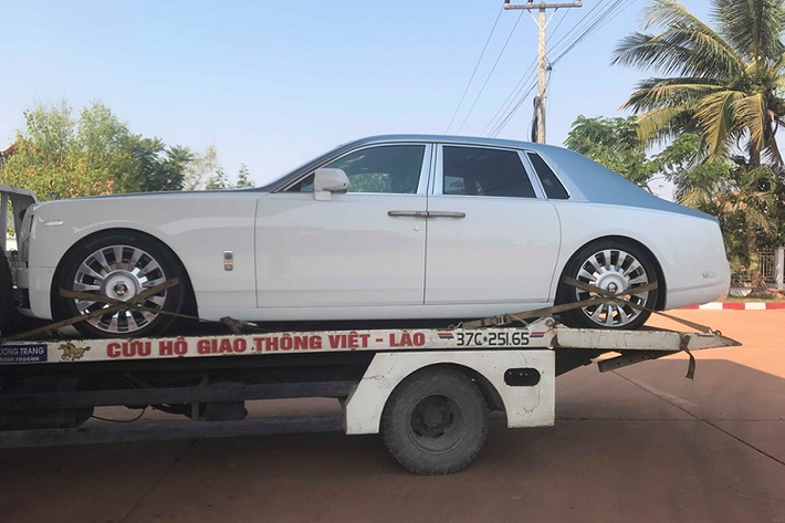 Trước khi chiếc xe siêu sang Rolls-Royce Phantom thế hệ thứ VIII này xuất hiện, đa số các xe mang biển Lào vào Việt Nam đều là siêu xe, chẳng hạn như Lamborghini Gallardo, Ferrari 458 Spider, Audi R8, McLaren 570S hay gần nhất là siêu xe Lamborghini Aventador LP700-4.