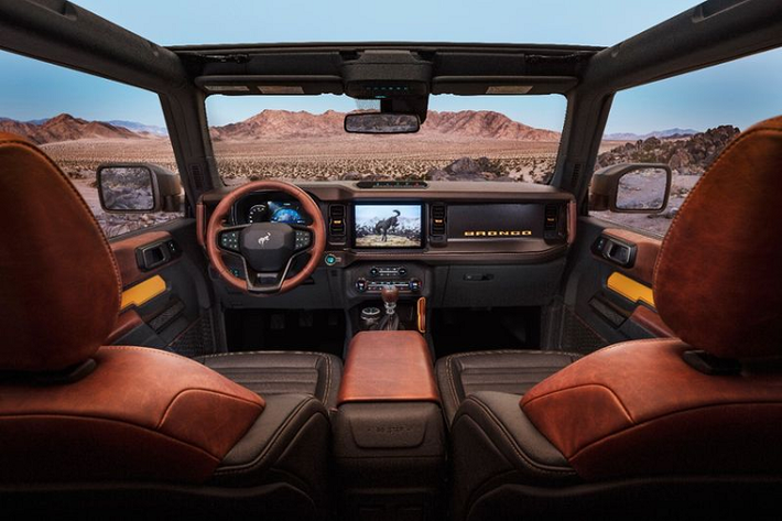 Được trang bị đầy đủ và sẵn sàng cho những cuộc phiêu lưu mạo hiểm nhất, Ford Bronco First Edition mới chỉ có tổng cộng 3.500 xe sản xuất, hiện tại, khách hàng đã có thể đặt cọc xe với 100 USD (khoảng 2,3 triệu đồng).