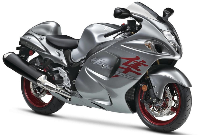 Không ai mà không biết đến Hayabusa, nó từng giữ kỷ lục xe môtô nhanh nhất hành tinh trong suốt nhiều năm. Đây là mẫu xe đầu tiên trên thế giới phá vỡ cột mốc 300 km/h nhờ công suất 173 mã lực. Kỷ lục này được giữ vững từ năm 1998 đến năm 2013.