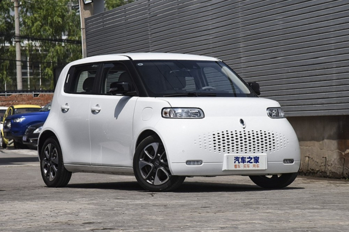 Xe điện ORA mới là một thương hiệu dưới lá cờ Great Wall Motors. Tại thời điểm này, họ đang bán trên thị trường mẫu crossover IQ và xe đô thị R1, trong đó R1 đã nhận được đánh giá tích cực từ chuyên gia nước ngoài. Mới đây, ORA đã bổ sung sản phẩm mới R2 vào dòng sản phẩm của mình.