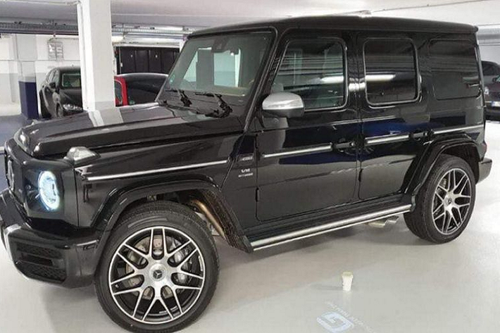 Khoảng 1 tháng nữa Mercedes-AMG G63 40th Years Of Legend sẽ cập bến Việt Nam. Chắc chắn sự có mặt của mẫu SUV siêu đặc biệt này sẽ khiến giới đại gia trong nước "thèm khát", nhất là khi số lượng xe chỉ có một chiếc độc nhất.