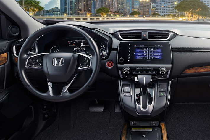 Tại Mỹ, CR-V 2020 chuyển từ cần số gạt truyền thống sang dạng nút bấm. Chưa rõ CR-V 2020 tại Thái Lan sẽ có thay đổi này hay không bởi mẫu Accord thế hệ mới tại Mỹ dùng nút bấm còn khi về Thái Lan và Việt Nam vẫn dùng loại cần số gạt truyền thống.