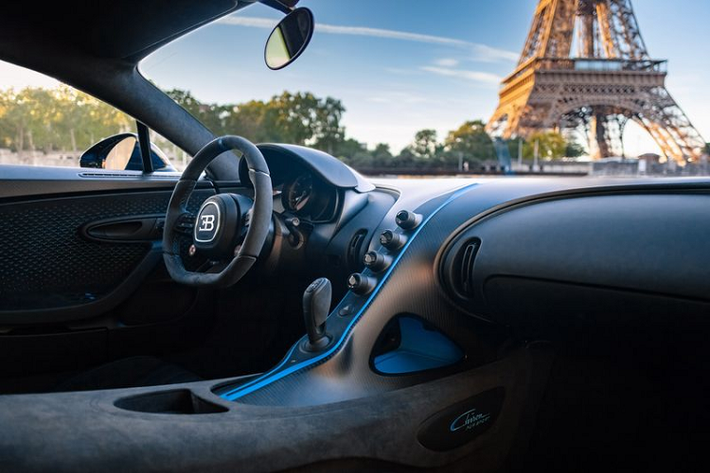 Chủ tịch Bugatti Stephan Winkelmann nói: "Chúng tôi rất vui vì cuối cùng siêu xe Bugatti Chiron Pur Sport mới đã có thể trình diện các khách hàng tiềm năng của thương hiệu, đã có nhiều người cảm thấy thất vọng về việc hủy bỏ Triển lãm ôtô Geneva.