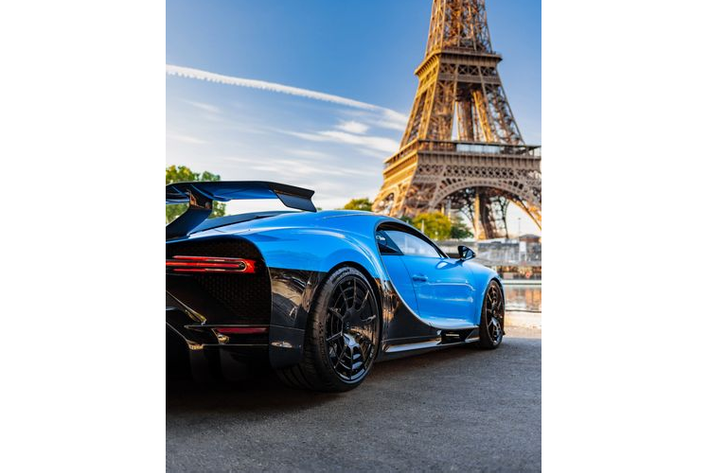 Giống như những siêu phẩm danh tiếng nhà Bugatti, Bugatti Chiron Pur Sport sẽ được sản xuất với số lượng giới hạn, chỉ 60 chiếc, việc lắp ráp sẽ bắt đầu vào nửa cuối năm nay. Giá xe Bugatti Chiron Pur Sport khởi điểm từ 3 triệu EUR (khoảng 76,9 tỷ đồng), chưa bao gồm thuế.