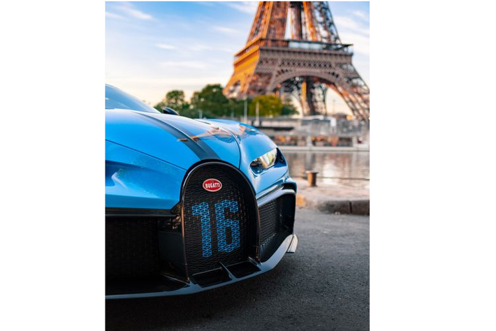 Là một chiếc xe thể thao mạnh nhất trong gia đình Chiron, Chiron Pur Sport có rất nhiều fan hâm mộ. Nó là một siêu xe thể thao không khoang nhượng, linh hoạt và khí động học cực cao".