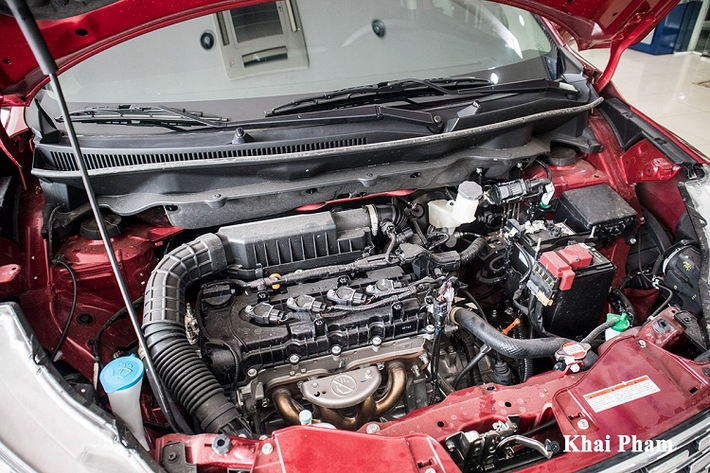 Bên cạnh đó, phiên bản "full bài" của Suzuki Ertiga còn sở hữu nhiều tiện nghi khác như: Điều hoà tự động 2 dàn lạnh, nút bấm khởi động, kính lái 1 chạm, cổng USB/AUX, hốc để cốc có tính năng làm mát, 2 khe thẻ nhớ MicroSD... Nâng cấp đáng kể nhất chỉ xuất hiện trên Suzuki Ertiga Sport 2020 đó là việc tính năng an toàn được bổ sung.