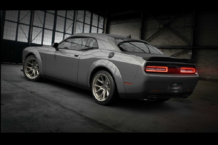 Ngoài bản kỷ niệm 50 năm, Dodge còn ra màu sơn mới “Smoke Show” cho Charger 2020.