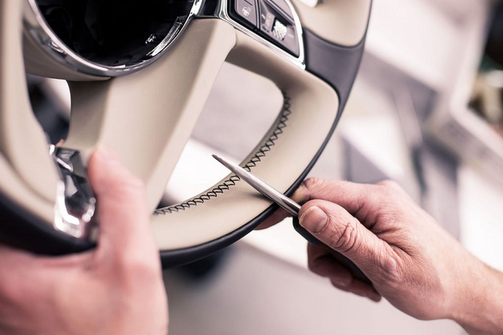 Cuối cùng, cung cấp sức mạnh cho xe siêu sang Bentley Flying Spur chính là động cơ W12 tăng áp kép, sản sinh công suất lên tới 626 mã lực và mô-men xoắn 900 Nm.