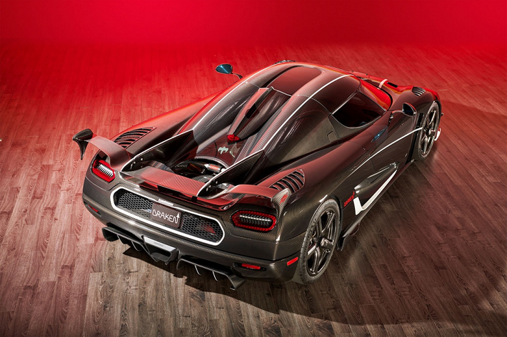 Phiên bản Draken từng rao bán cách đây khoảng một năm với mức giá không được công bố. Sau hơn 1 năm, xe chỉ di chuyển thêm khoảng 383 km, đạt mốc 3.088 km. Theo một số nguồn tin không chính thức, mức giá xe Koenigsegg Agera RS Draken này là khoảng hơn 2 triệu USD (khoảng gần 50 tỷ đồng).