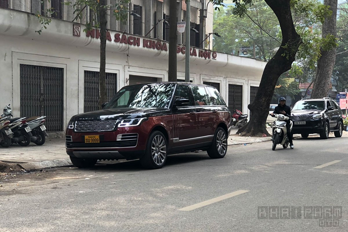Lào là đất nước có nhiều đại gia sở hữu những mẫu siêu xe, xe siêu sang trong khu vực Đông Nam Á bởi tại đây ôtô có giá thành rẻ. Theo thống kê năm 2015, mức thu nhập bình quân đầu người tại Lào chỉ khoảng 1,793 USD/năm, trong khi đó tại Hà Nội - Việt Nam cao gấp đôi. Tuy nhiên, mức thu nhập bình quân đầu người thấp không khiến người dân của nước này quá bận tâm bởi giá ôtô ở đây chỉ bằng khoảng 2/3 tại Việt Nam và để sở hữu chiếc SUV siêu sang Range Rover không quá khó khăn.