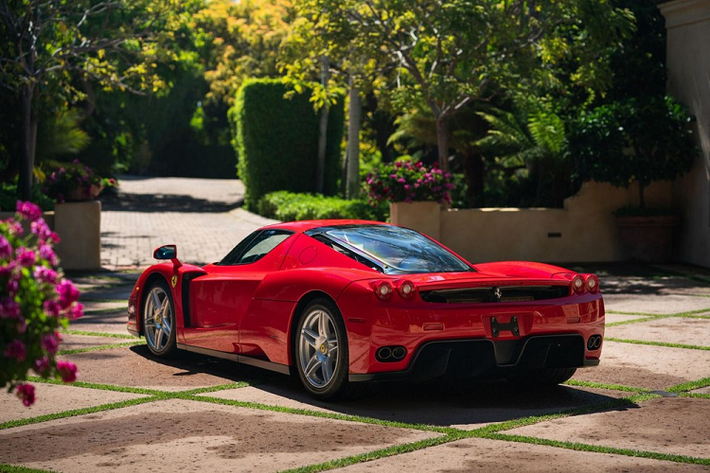 Chiếc Ferrari Enzo này hiện đang thuộc sở hữu của một nhà sưu tập siêu xe ở California và số đồng hồ công tơ mét của xe có chỉ 1.250 Miles, tương đương 2.011 km. Mặc dù số dặm thấp, nhưng chiếc Ferrari Enzo đã trải qua dịch vụ bảo dưỡng chính 25.000 miles, tương đương 40.000 km vào năm 2015 để đảm bảo xe ở tình trạng tốt nhất và hoàn hảo như khi rời khỏi nhà máy Ferrari vào năm 2003 để bàn giao cho chủ nhân.
