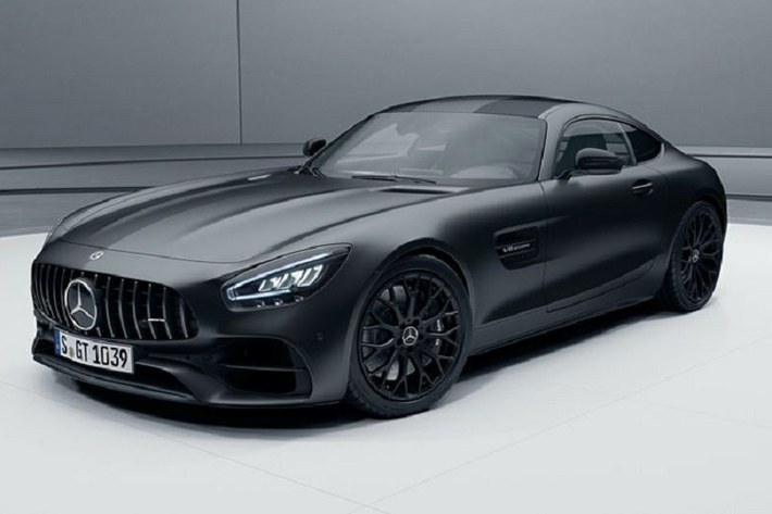 Cụ thể, Mercedes-AMG GT 2021 mới vẫn được trang bị động cơ tăng áp kép V8 4.0L nhưng đã hiệu chỉnh để tạo ra thêm 54 mã lực so với trước đây, cho tổng công suất 523 mã lực tại 5.500 - 6.750 vòng/phút. Mô-men xoắn cực đại cũng tăng 39 Nm, đạt 669 Nm trong khoảng 2.100 - 5.250 vòng/phút.