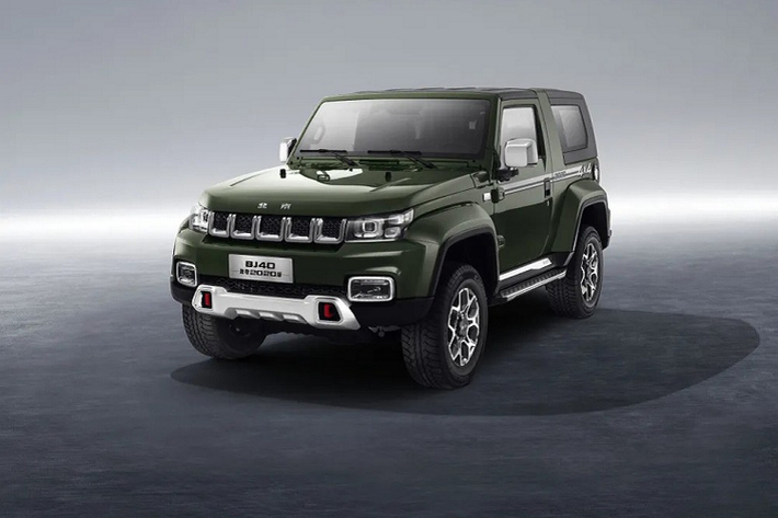 BAIC BJ40 2020 mới là mẫu SUV cỡ C đã được sản xuất từ năm 2013 đến nay nhưng vẫn chưa bước sang thế hệ mới. Thay vào đó, thương hiệu BAIC chỉ tung ra một số phiên bản khác nhau của mẫu xe này. Mới nhất trong số đó là BAIC BJ40 Tribute 2020.