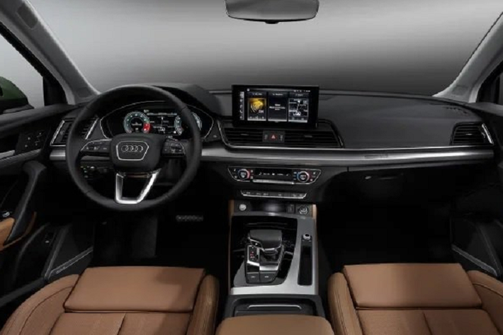 Về mặt công nghệ, mẫu xe hơi mới Audi Q5 2021 facelift sở hữu hệ thống thông tin giải trí MIB3 mới nhất và màn hình cảm ứng 10,1 inch. Phần mềm mới có khả năng nhận lệnh bằng giọng nói và vận hành 3 cửa sổ hiển thị cùng một lúc. Bên cạnh đó, cụm đồng hồ kỹ thuật số 12,3 inch tích hợp tính năng hiển thị thông số tùy chỉnh là trang bị tiêu chuẩn kèm theo màn hình head-up tùy chọn.