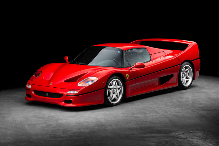 Mẫu siêu xe Ferrari F50 hàng hiếm này được sản xuất nhằm kế tụng những thành công của Ferrari F40, tuy nhiên mẫu xe lại chỉ được sản xuất với số lượng cực kì giới hạn. Chỉ có 349 chiếc từng được sản xuất và bán ra trên toàn thế giới trong giai đoạn 1995-1997.
