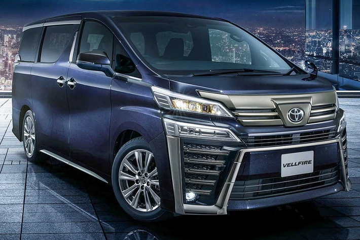 Cả 2 mẫu xe 7 chỗ Alphard và Vellfire phiên bản đặc biệt đều có tùy chọn trang bị động cơ xăng và động cơ hybrid. Động cơ xăng 2AR-FE 2.5L được kết hợp với hộp số biến thiên liên tục, hệ dẫn động 2WD hoặc AWD. Trong khi tùy chọn động cơ hybrid 2AR-FXE xăng-điện 2.5L có hệ dẫn động bốn bánh điện E-Four.
