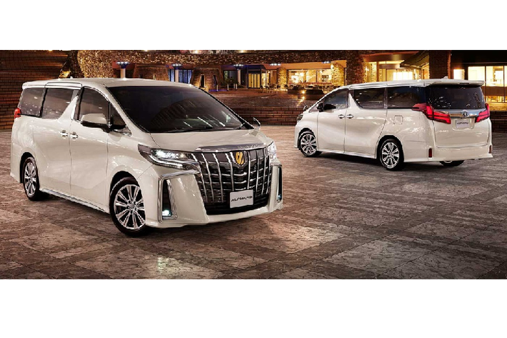 Hãng xe Nhật Bản vừa giới thiệu các phiên bản đặc biệt của 2 mẫu MPV cao cấp là Toyota Alphard và Vellfire tại thị trường nội điạ - Alphard Type Gold và Vellfire Golden Eyes. Phiên bản Type Gold phát triển dựa trên phiên bản S trong khi Vellfire Golden Eyes dựa trên bản Z.