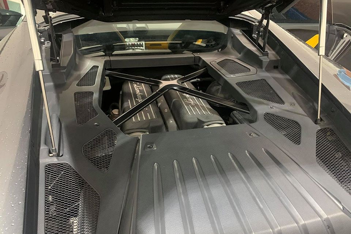 Động cơ V10 của xe