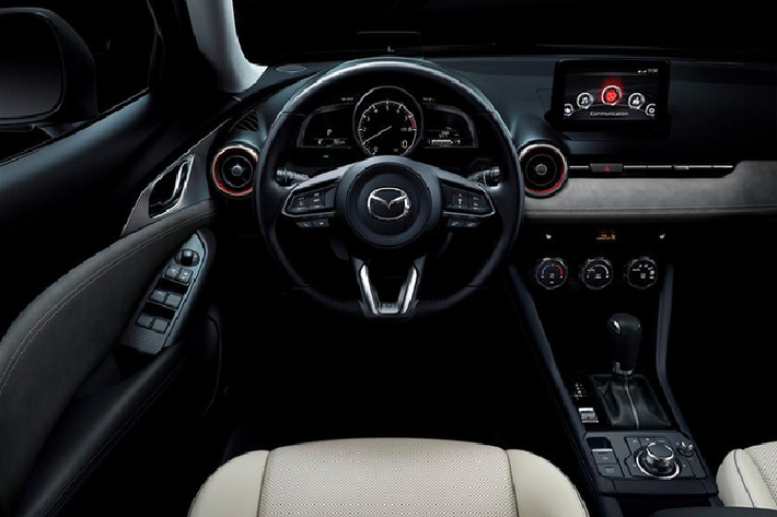 CX-3 2020 hiện đã được tích hợp ứng dụng Apple CarPlay và Android Auto, một trang bị còn thiếu trên phiên bản 2019. Gói công nghệ i-Activsense tiêu chuẩn cũng bổ sung thêm hệ thống kiểm soát hành trình thích ứng với chức năng Stop & Go, hỗ trợ phanh thông minh trong thành phố (smart city braking), cảnh báo chệch làn đường, đèn pha chống chói, cảnh báo điểm mù và phương tiện cắt ngang phía sau.