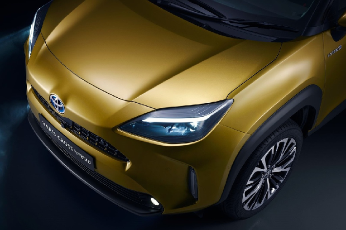 Yaris Cross dành cho thị trường châu Âu được sản xuất tại Pháp. Trong khi đó, phiên bản cho thị trường Nhật Bản được sản xuất ngay trong nước. Giá xe Toyota Yaris Cross tại Nhật Bản từ 17.000 USD (khoảng 394 triệu đồng) cho phiên bản tiêu chuẩn và 26.600 USD (hơn 600 triệu đồng) cho bản Hybrid. Sau khi ra mắt, Yaris Cross sẽ cạnh tranh với những mẫu SUV cỡ nhỏ như Hyundai Kona, Honda HR-V và Ford EcoSport.