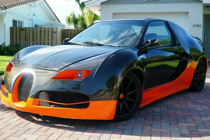 Sở hữu một chiếc siêu xe Bugatti Veyron là một giấc mơ của nhiều người mê xe. Tất nhiên, đây là một giấc mơ xa vời và không phải ai cũng có thể biến thành hiện thực trong cuộc đời của mình. Chính vì vậy, chúng ta mới có những chiếc xe nhái rẻ tiền như dưới đây.