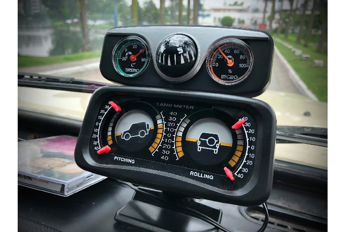 Chiếc Land Cruiser BJ70 này khá hiếm tại Việt Nam và đã được “dọn” sẵn với khá nhiều đồ chơi thú vị. Đây là một gợi ý dành cho người chơi đang tìm kiếm một mẫu SUV cỡ nhỏ để chơi, để sưu tầm, hơn là một chiếc xe để đáp ứng nhu cầu sử dụng đi lại thông thường.